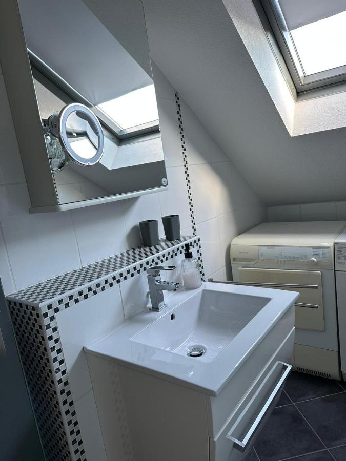Apartment Nahe Naturschutzgebiet „Wurmtal“ ヴュルゼレン エクステリア 写真