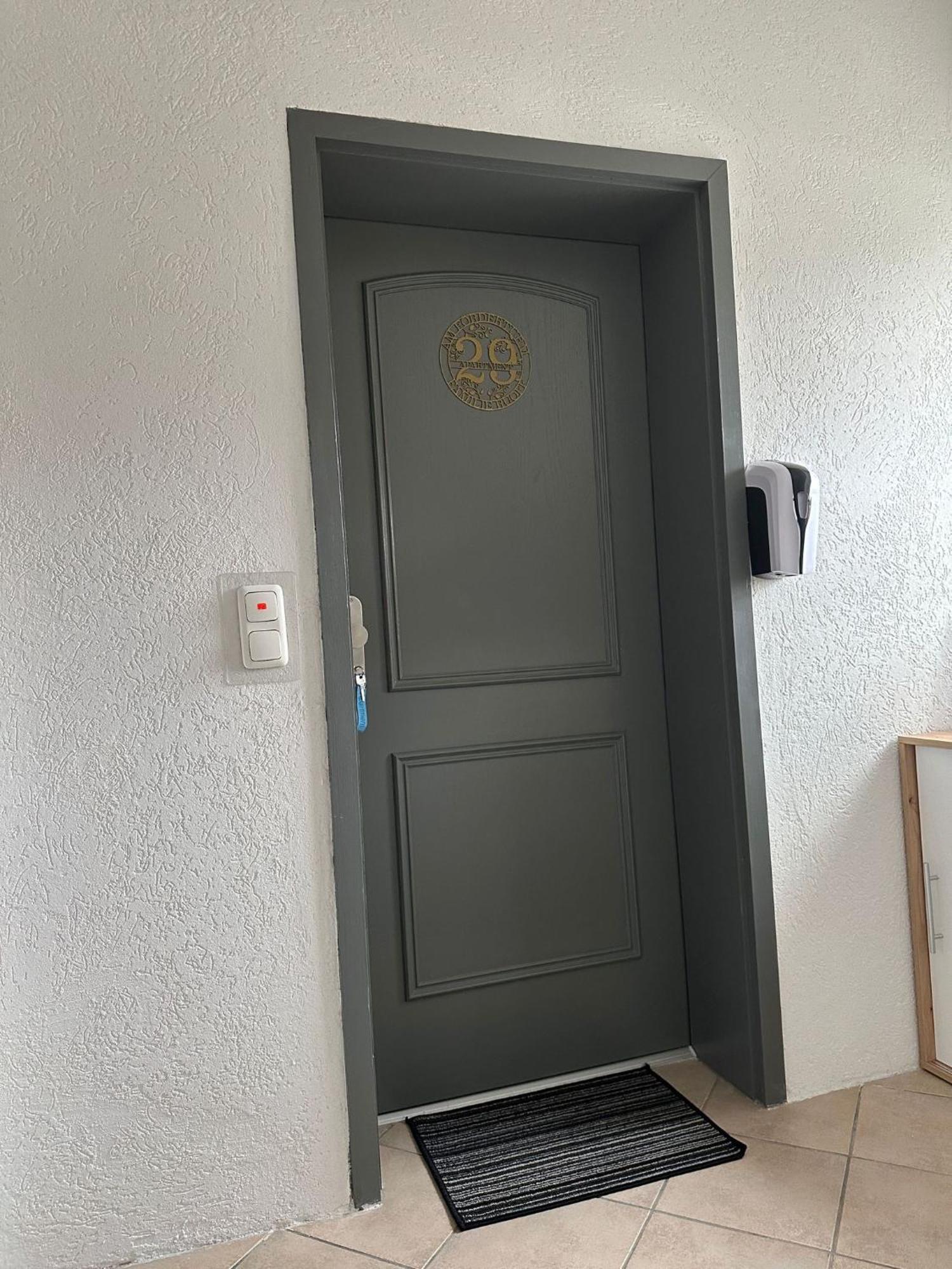 Apartment Nahe Naturschutzgebiet „Wurmtal“ ヴュルゼレン エクステリア 写真